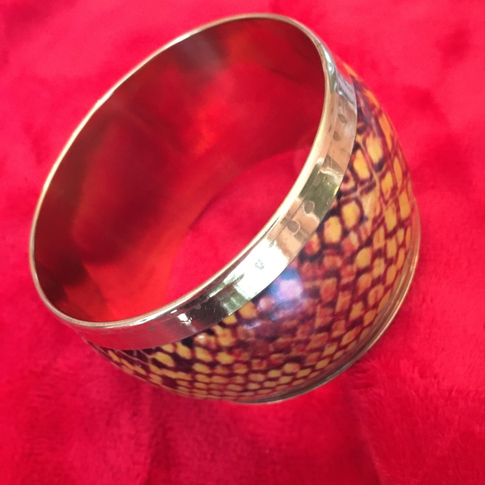 Bangle bracelet